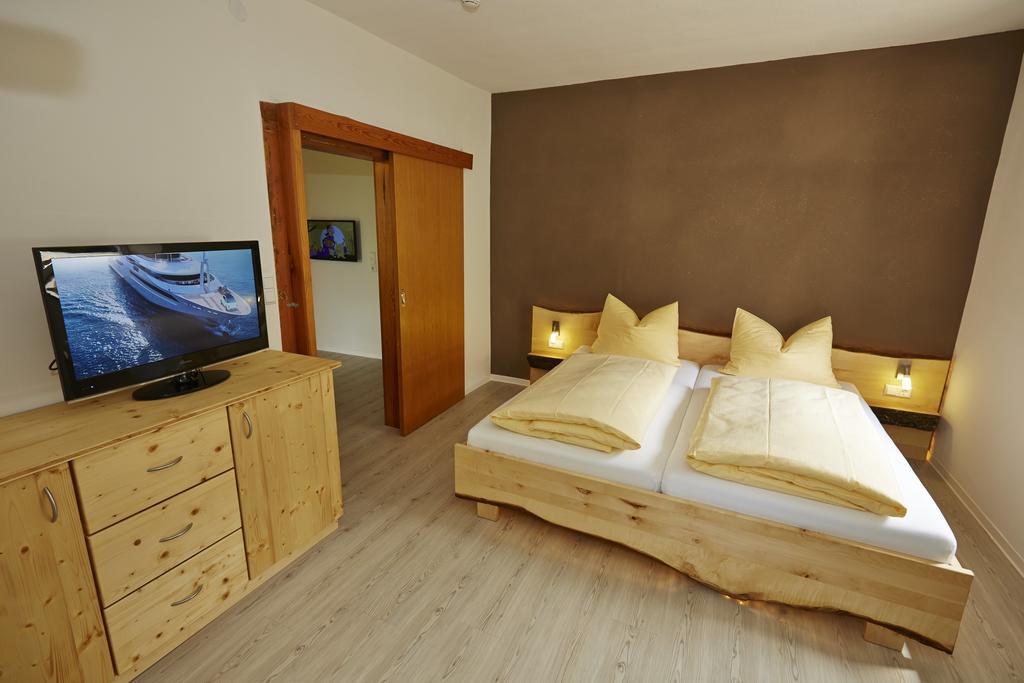 Urlaubsreiterhof Trunk Apartment Igersheim ภายนอก รูปภาพ