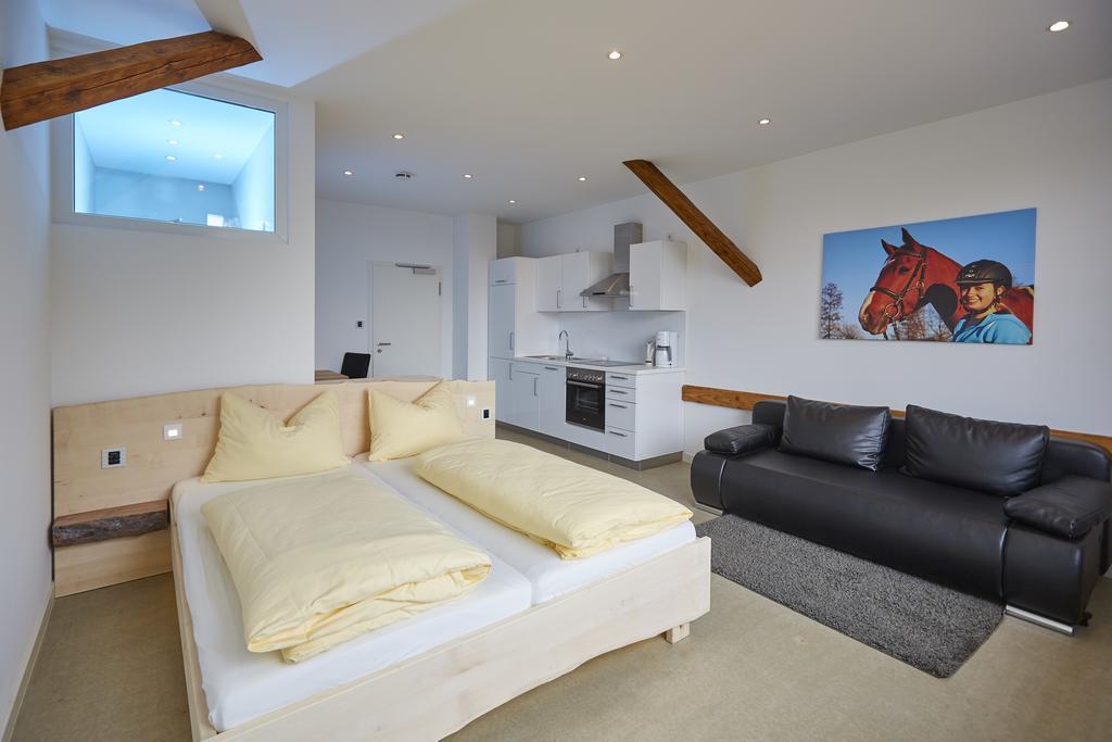 Urlaubsreiterhof Trunk Apartment Igersheim ภายนอก รูปภาพ